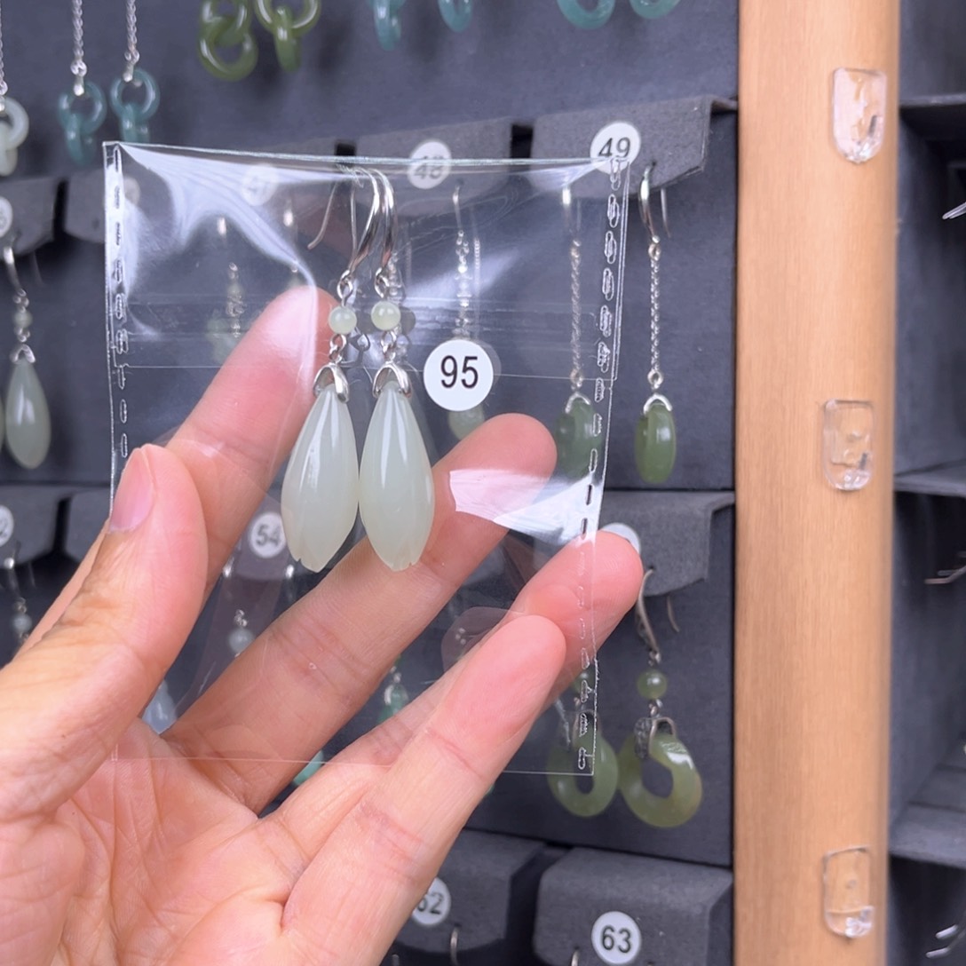 和田玉银S925镶嵌耳饰霓****_