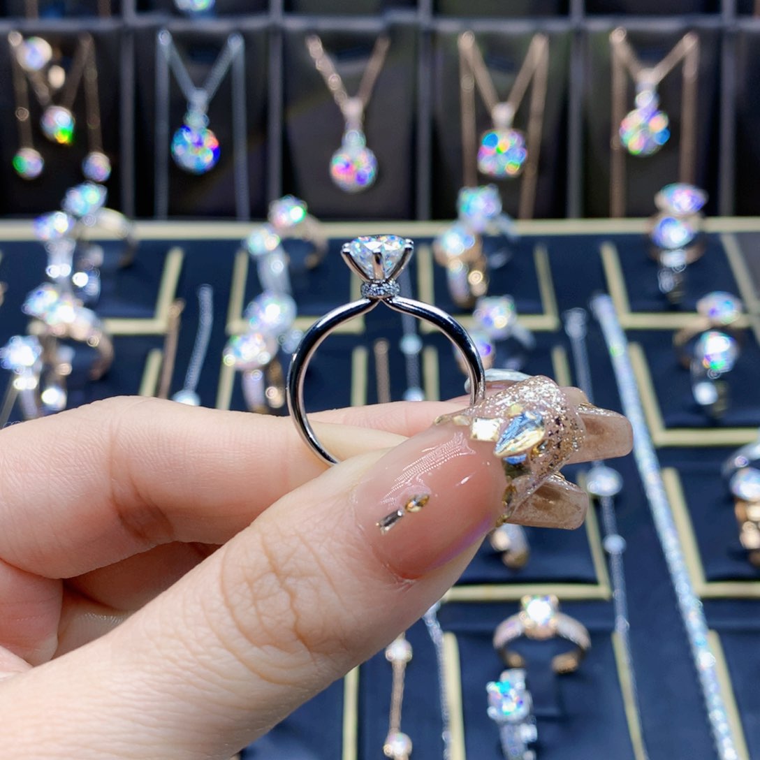 合成碳硅石（莫桑石）戒指/指环18K金镶嵌转****城