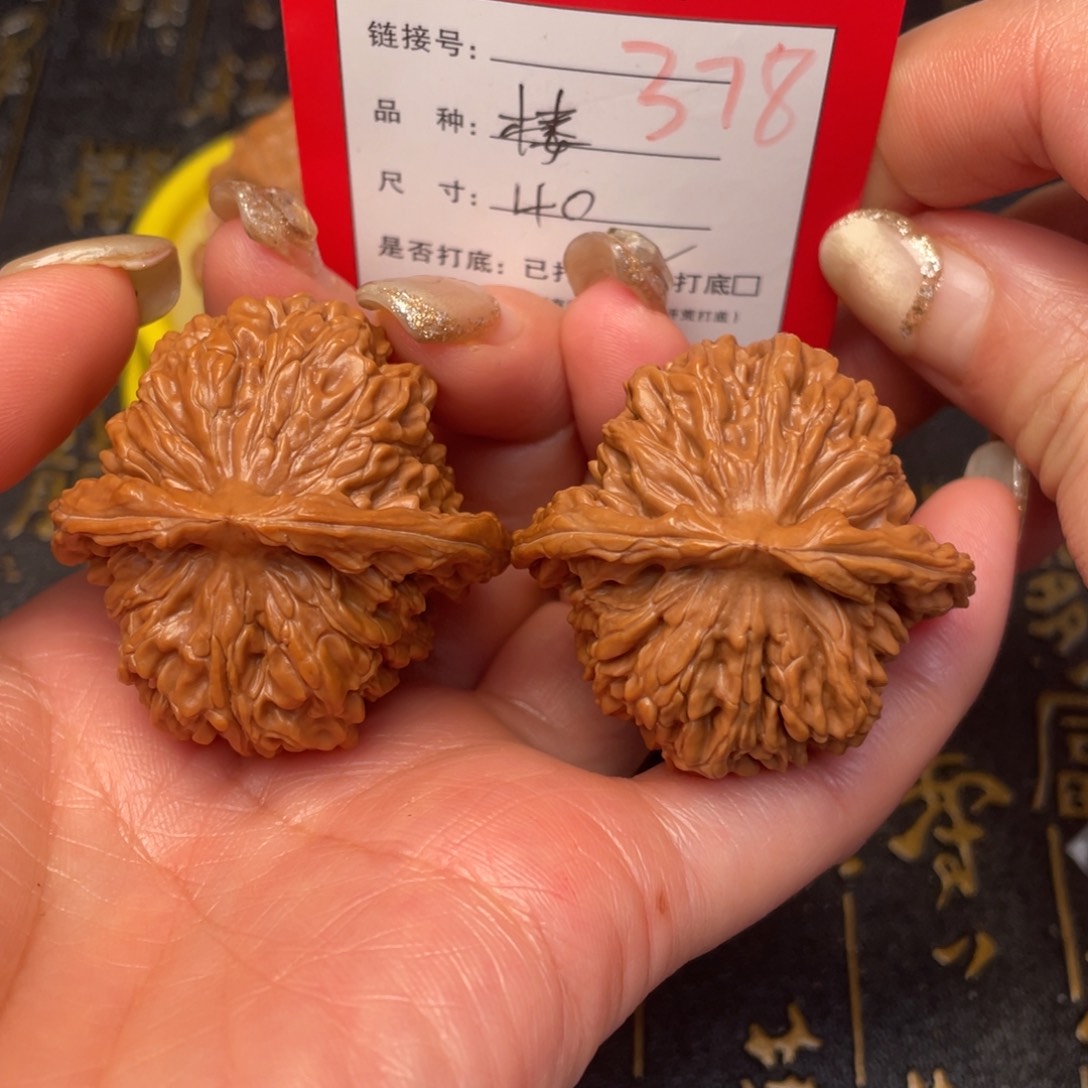 桃核吊坠文玩的时候