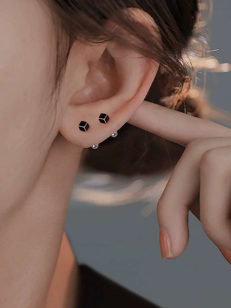 足银珐琅耳饰 黑色几何耳钉女新款高级感气质时尚螺丝拧扣耳饰