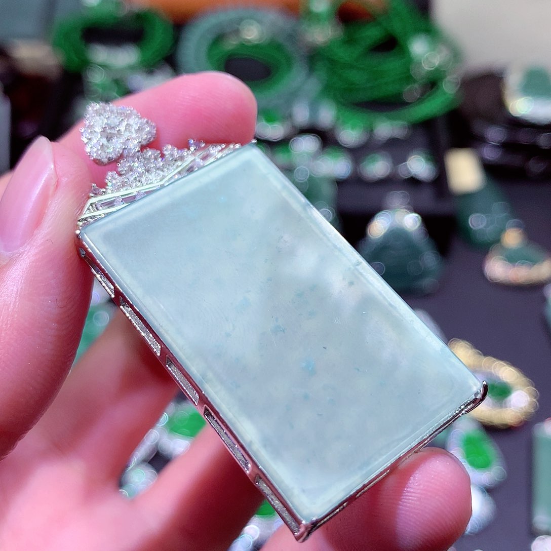 翡翠颈饰未镶嵌挂件