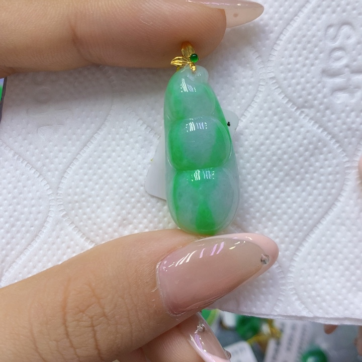 颈饰18K金镶嵌翡翠