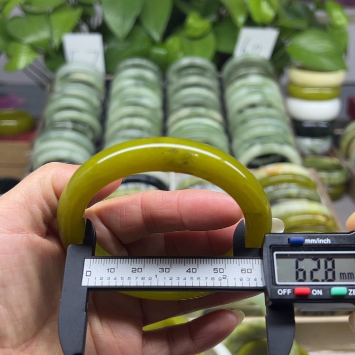 蛇纹石玉未镶嵌手镯10