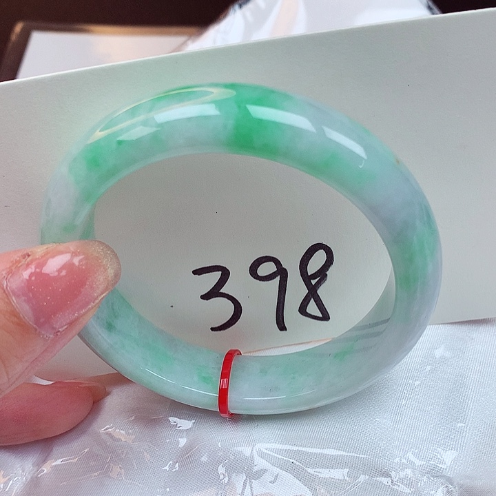 翡翠手镯未镶嵌翡翠