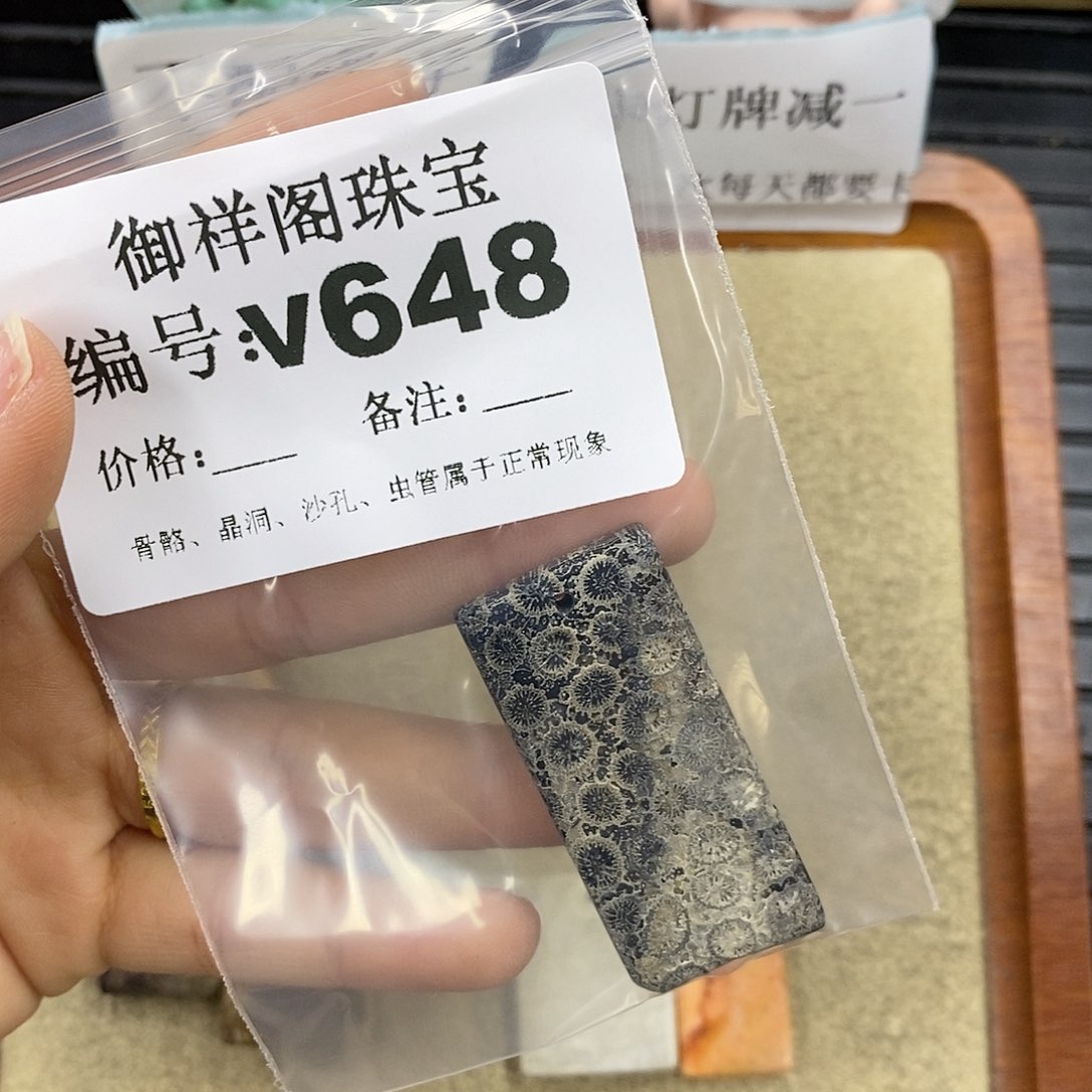 石英质玉未镶嵌颈饰r****n