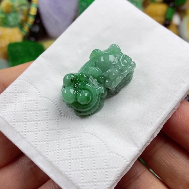 翡翠未镶嵌吊坠(赠链)