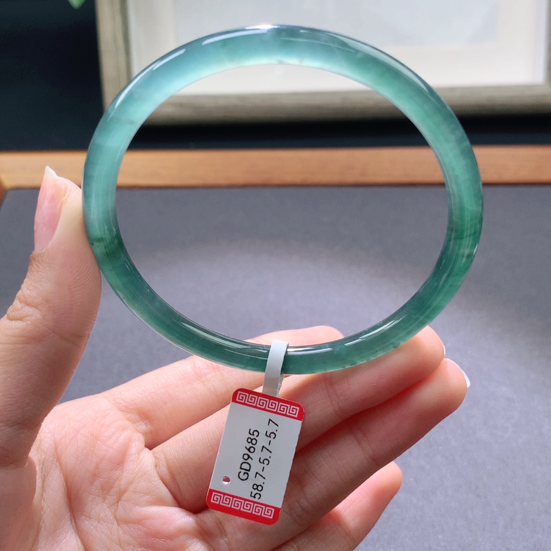 翡翠手镯未镶嵌天然翡翠手镯叮当镯