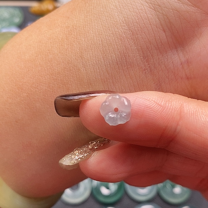 翡翠未镶嵌颈饰花