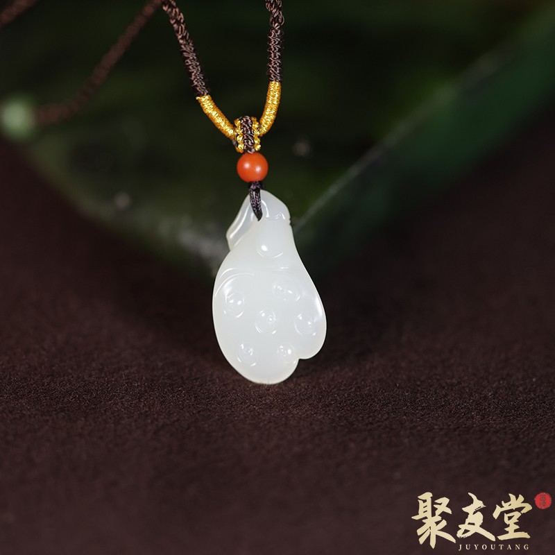 W67聚友堂王伟玉雕6克新疆和田玉籽料白玉莲蓬玉莲蓬挂件男女玉坠