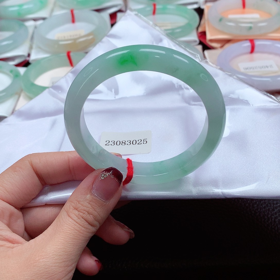 翡翠手镯未镶嵌天然A货翡翠