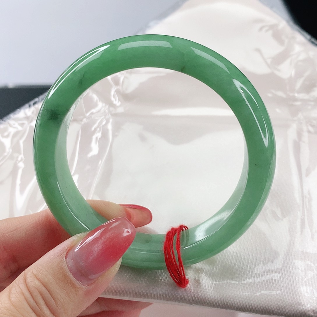 翡翠手镯未镶嵌翡翠011