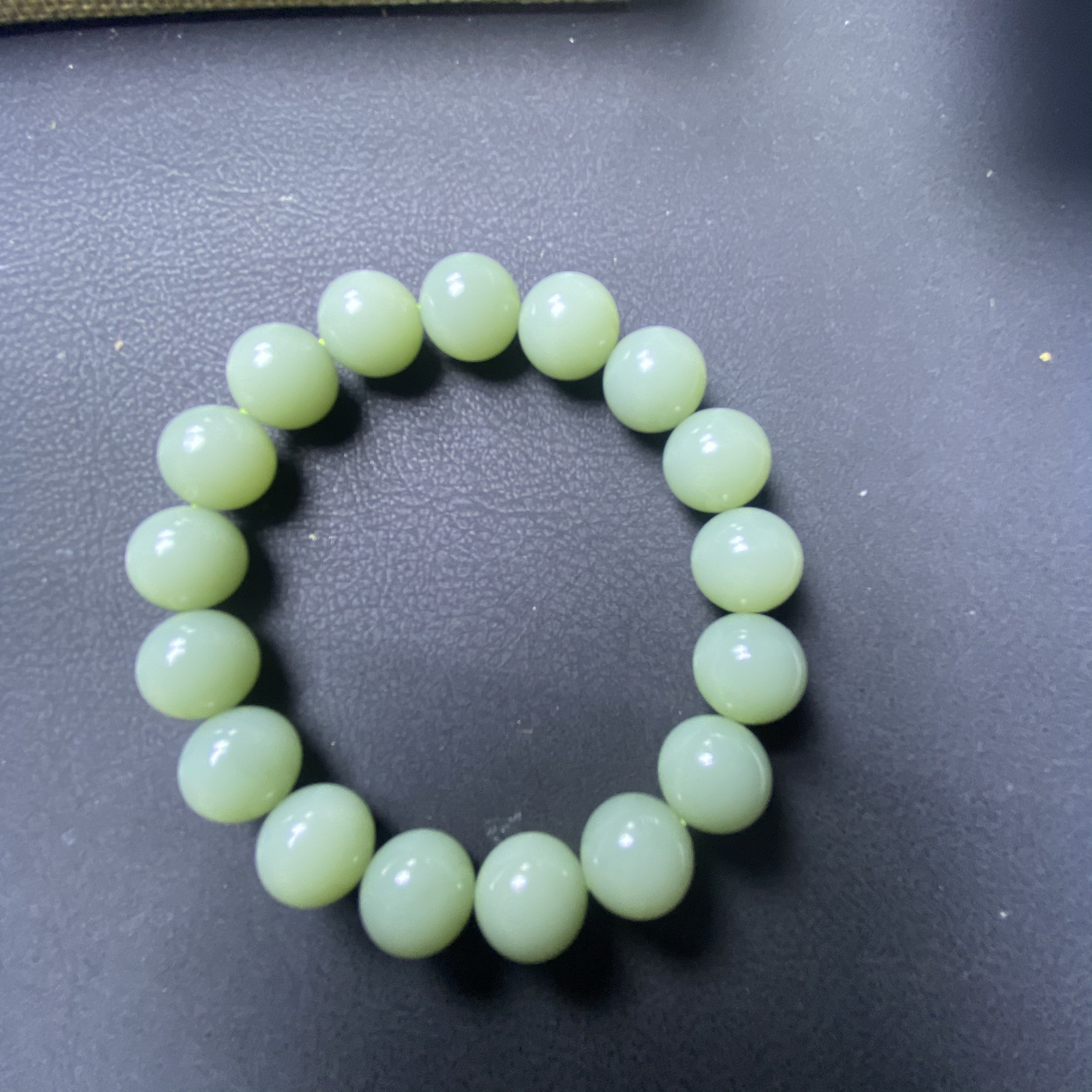 俄罗斯碧玉鸭蛋青手串