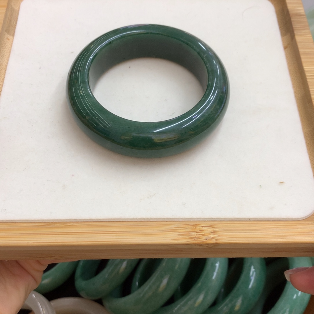 石英质玉未镶嵌手镯