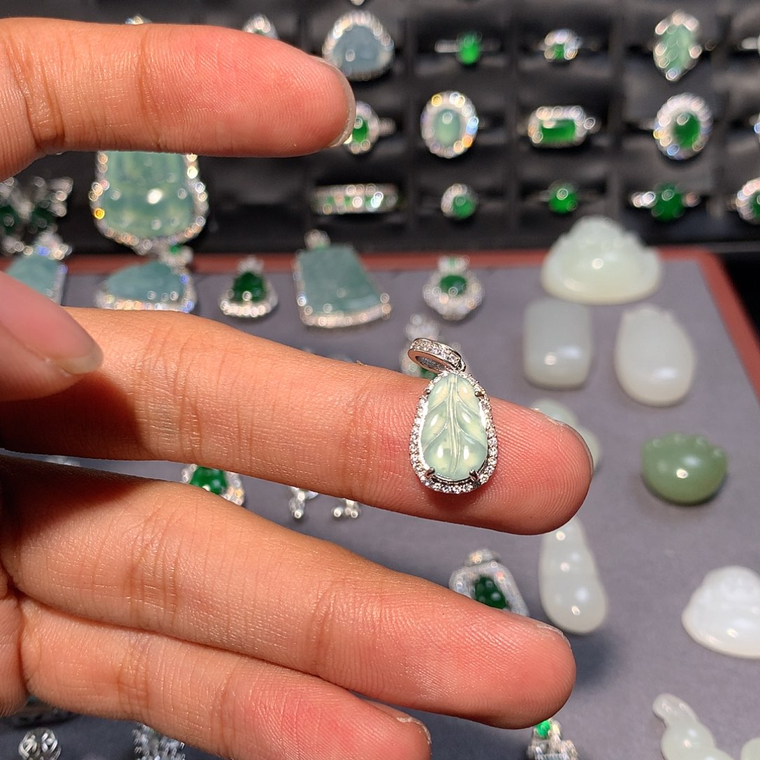 翡翠未镶嵌吊坠(不含链)