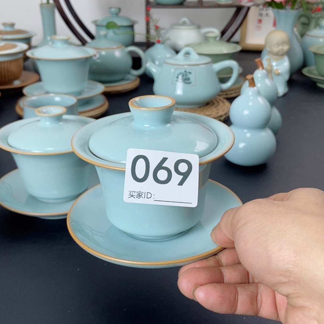 ！***矛微瑕天青釉马蹄盖碗