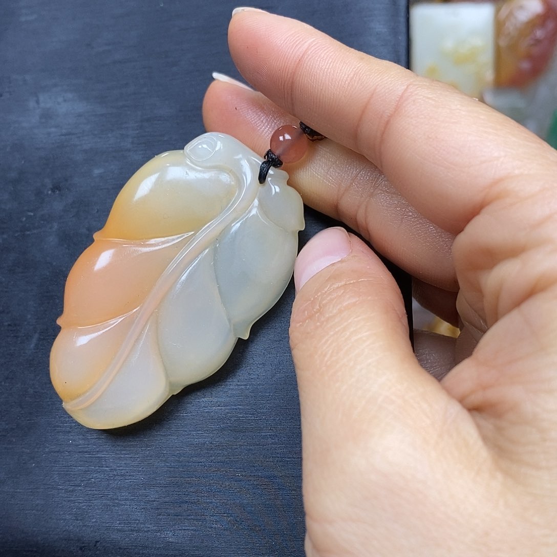 石英质玉（黄龙玉）颈饰未镶嵌