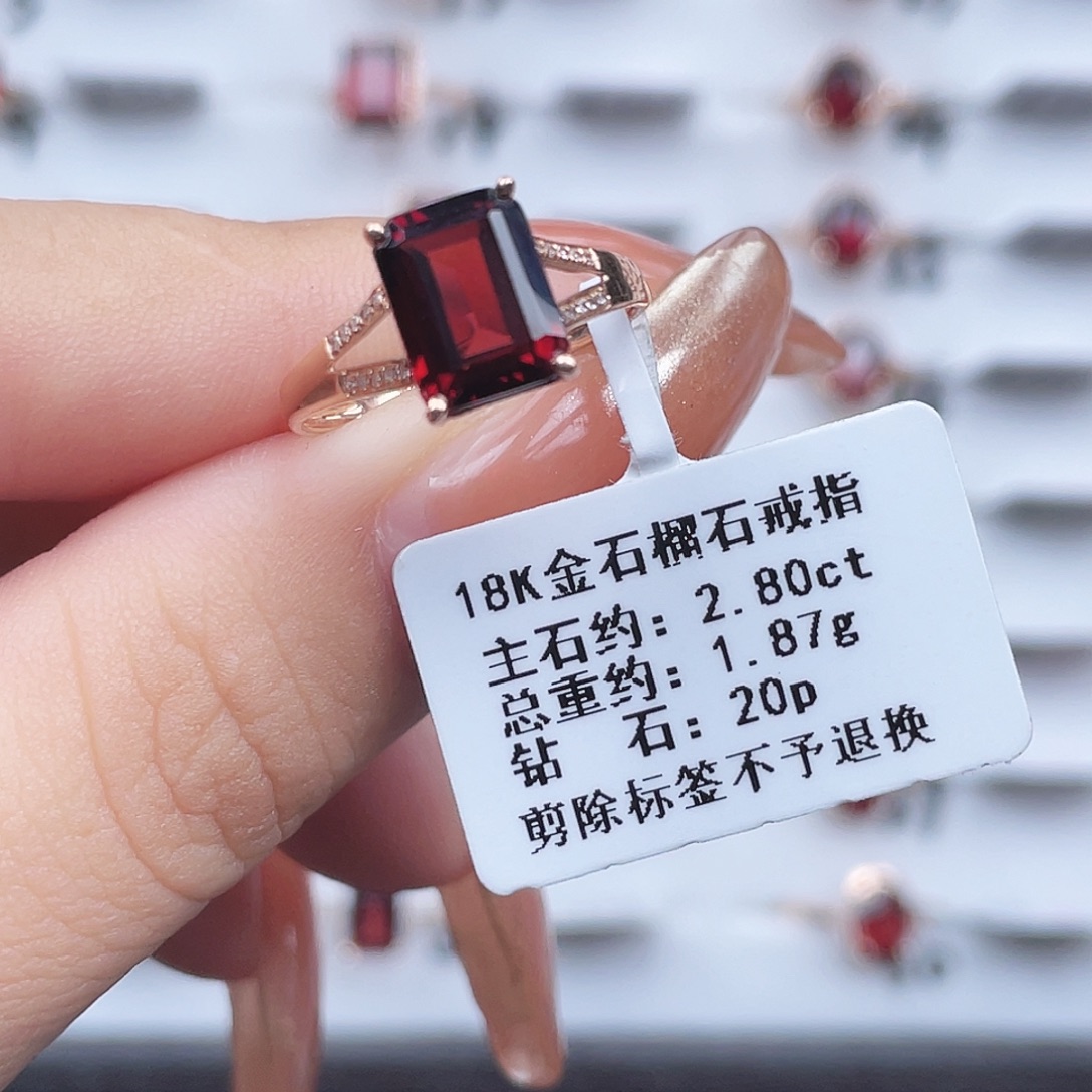 戒指18K金镶嵌石榴石