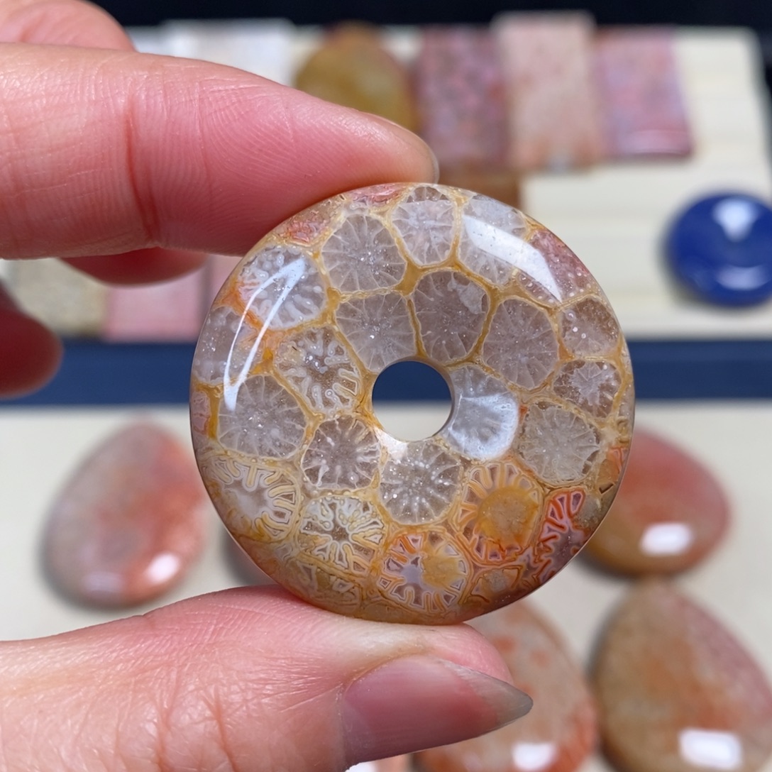 硅化玉未镶嵌吊坠彩玻璃花