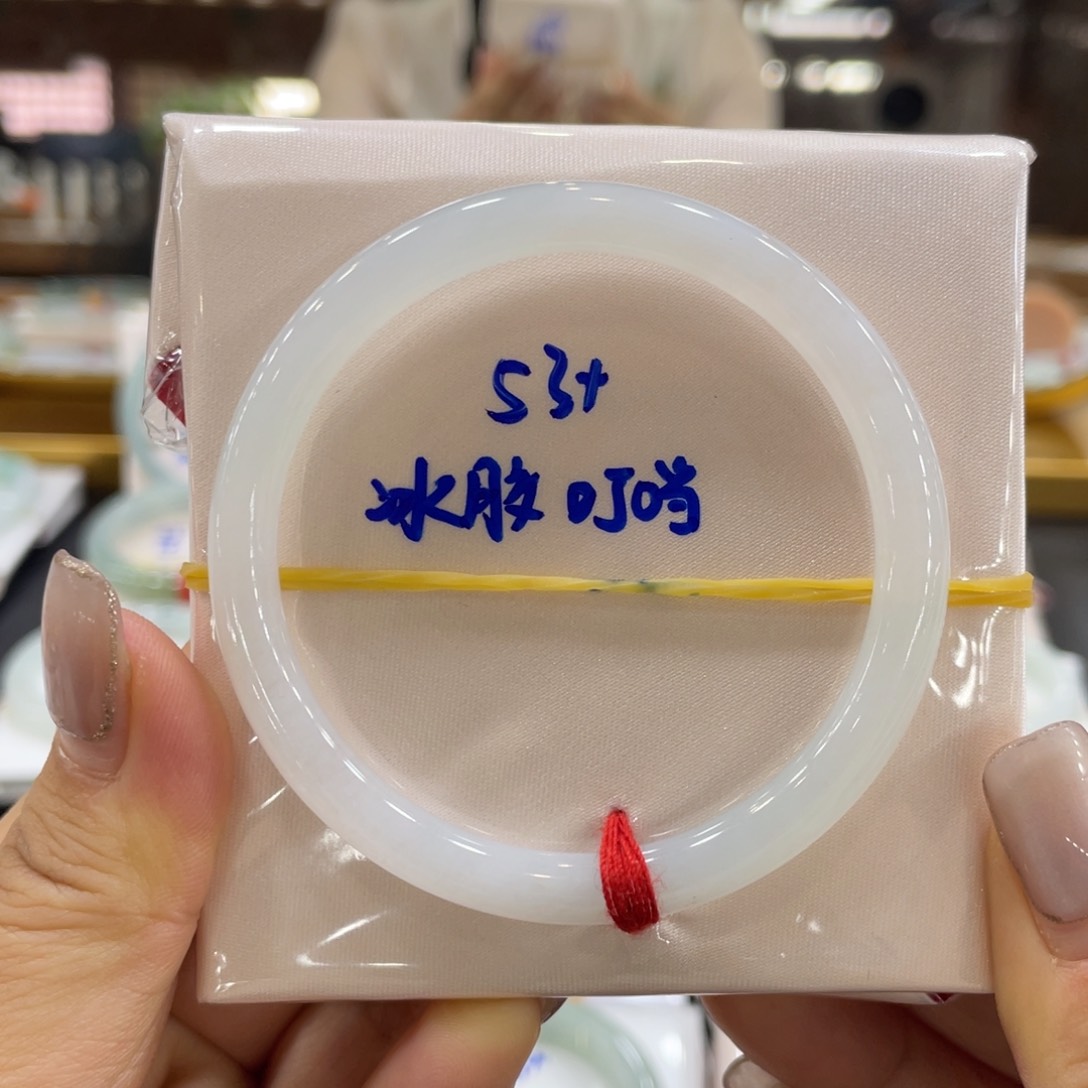 翡翠手镯未镶嵌翡翠