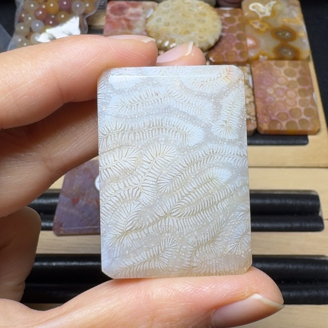 硅化玉冰透狐尾纹未镶嵌