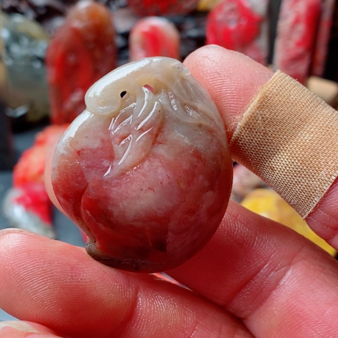 昌化鸡血石诚****蜂昌化鸡血石挂件