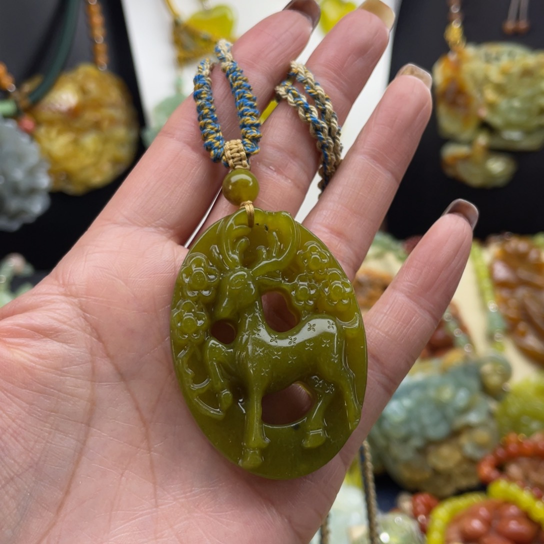 未镶嵌蛇纹石玉颈饰