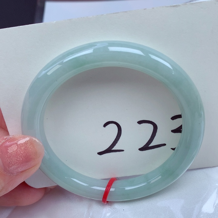 翡翠手镯未镶嵌翡翠