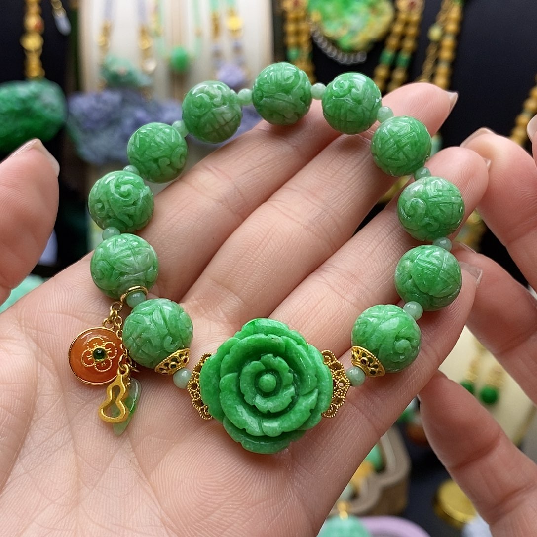 翡翠颈饰未镶嵌天然