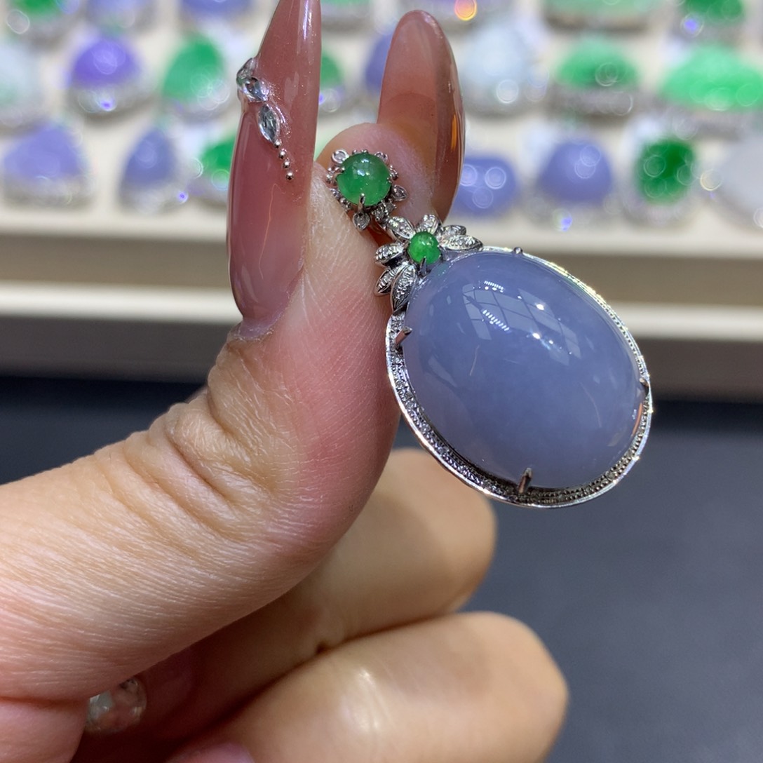 翡翠颈饰18K金镶嵌翡翠