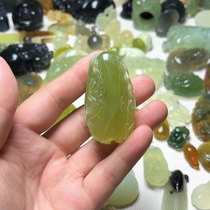 未镶嵌蛇纹石玉颈饰