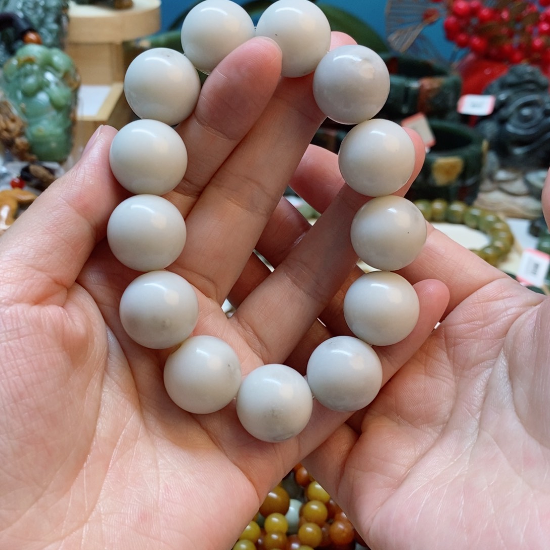 透闪石质玉手串未镶嵌