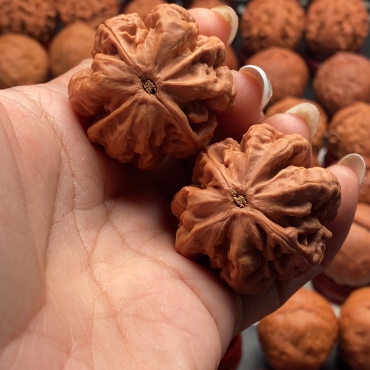 平***心核桃精品文玩核桃手捻八爪金龙