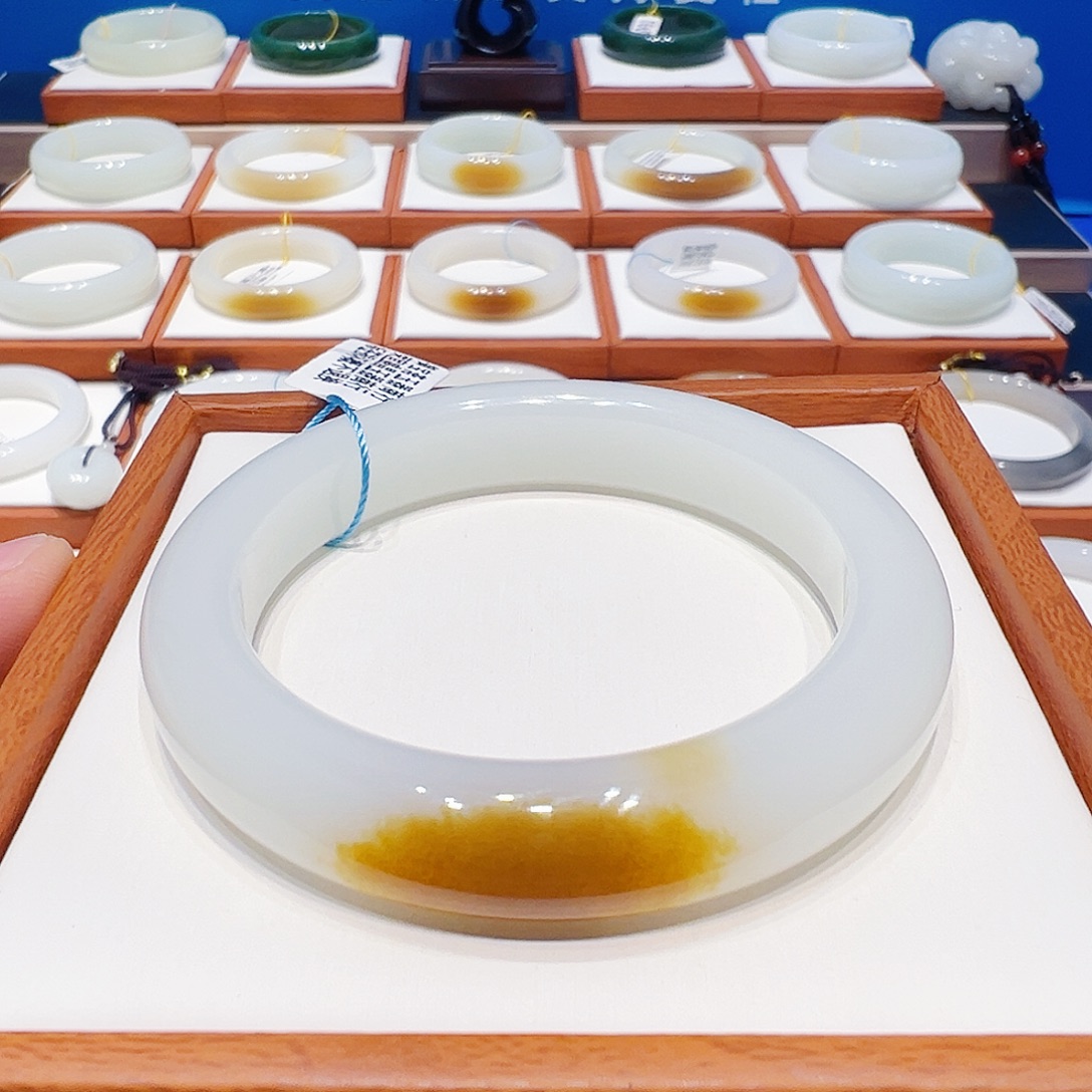 和田玉未镶嵌手镯一口金蜜糖