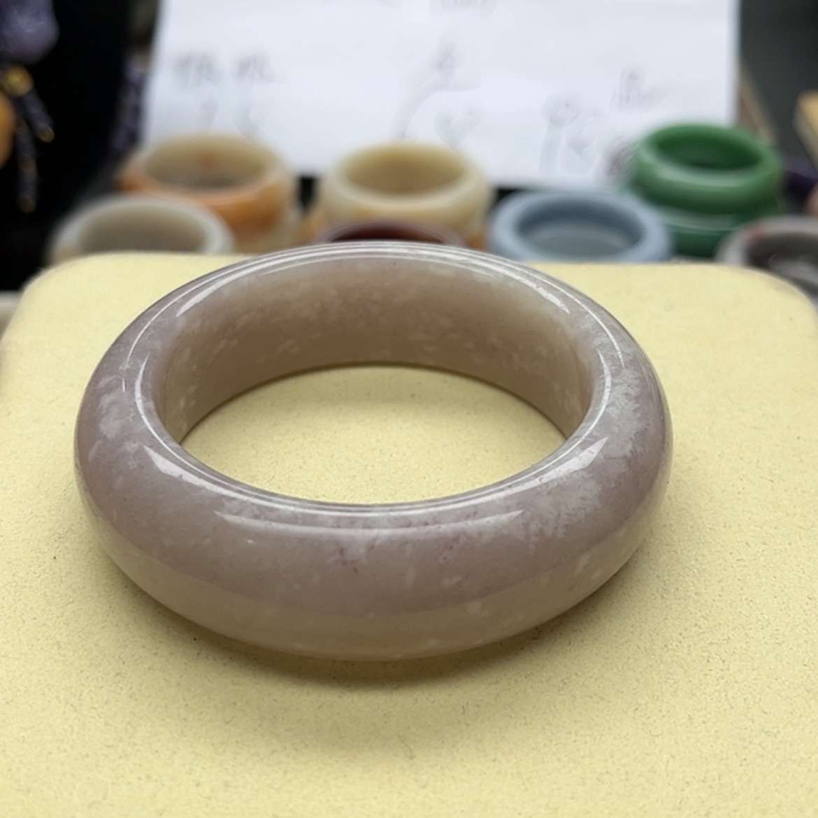 【闪购商品】石英质玉手镯未镶嵌大矿雪花紫玉