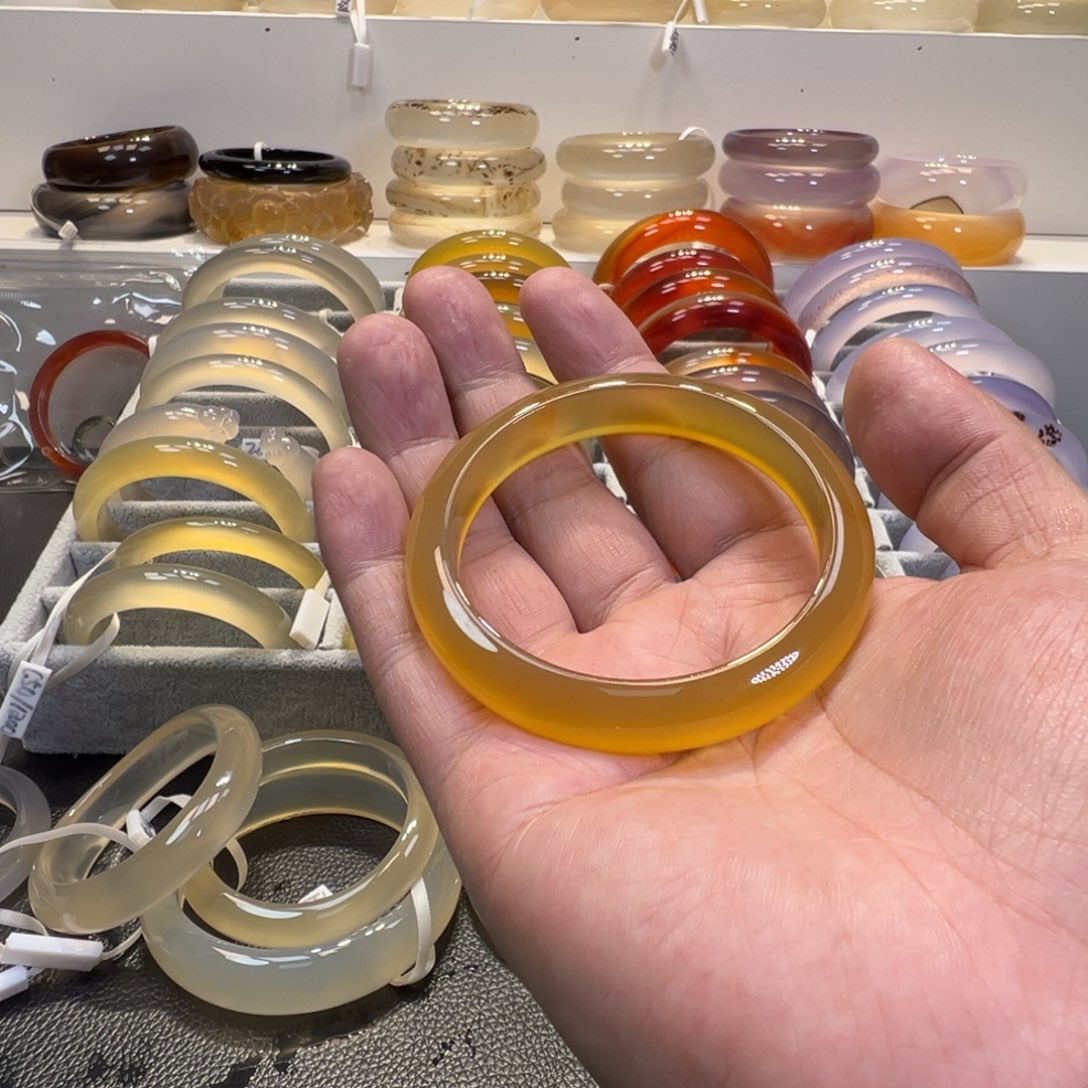 啄***店玛瑙/玉髓未镶嵌手镯