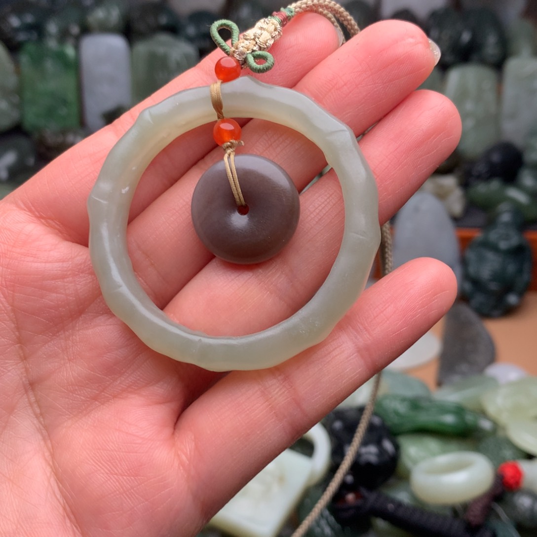 和田玉未镶嵌颈饰挂件66