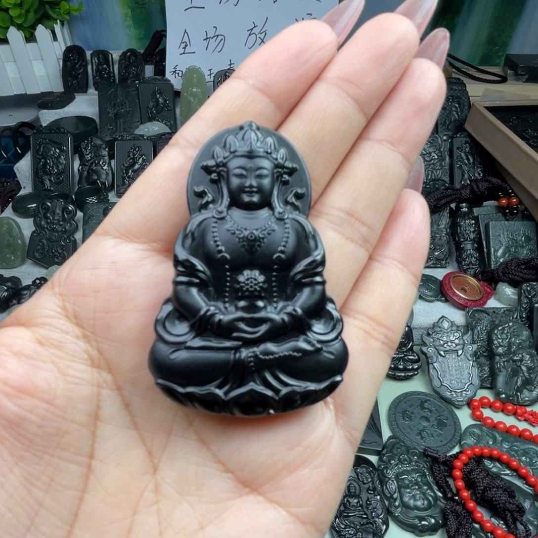 颈饰未镶嵌和田玉趴**。