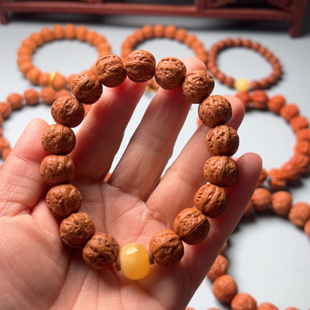 文玩核桃吊坠满****河野生小核桃