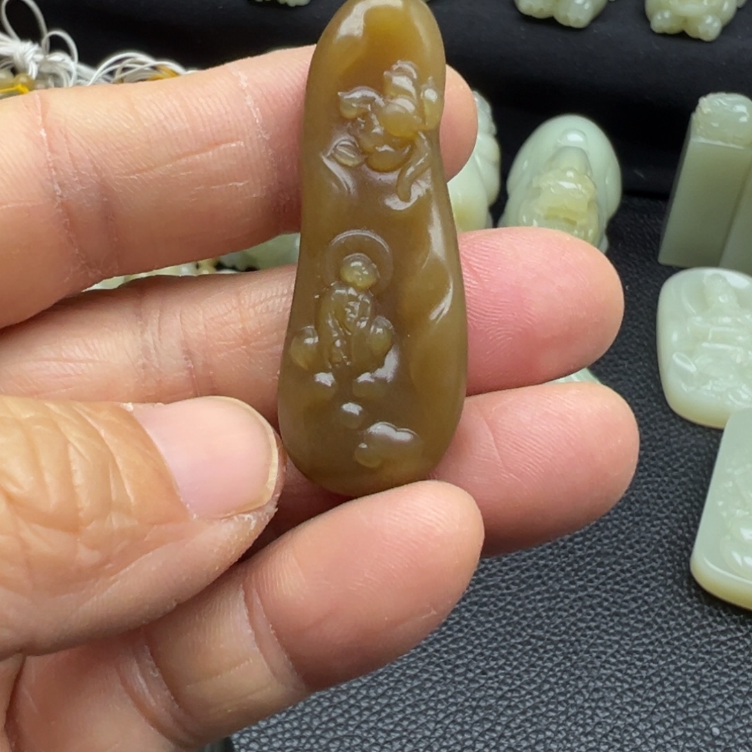 笑***着和田玉（糖玉）未镶嵌吊坠(不含链)