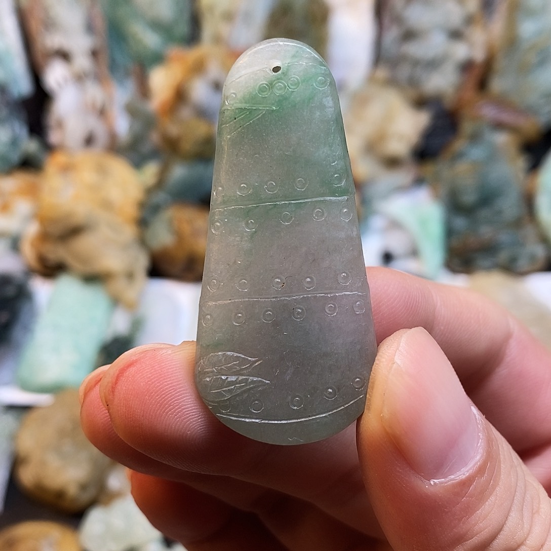 定制翡翠未镶嵌翡翠挂件