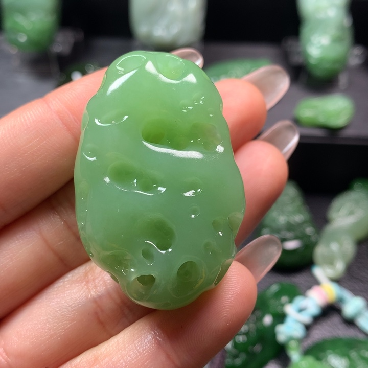 逆***人和田玉未镶嵌颈饰