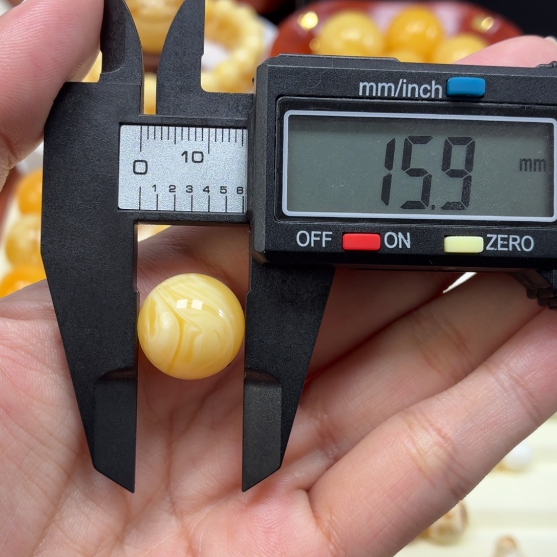 琥珀未镶嵌珠宝奇石焦皮橘底拉丝溶洞圆珠15.9mm