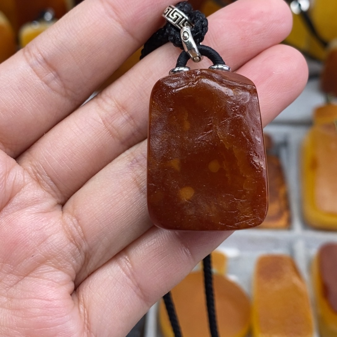 琥珀吊坠(赠链)未镶嵌