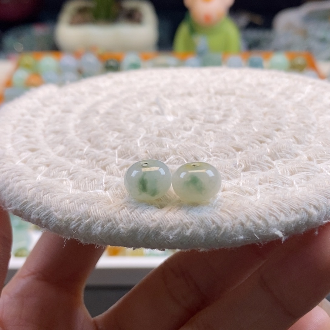 翡翠散珠天然翡翠一对9.8