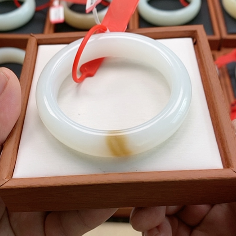 【闪购商品】未镶嵌手镯和田玉