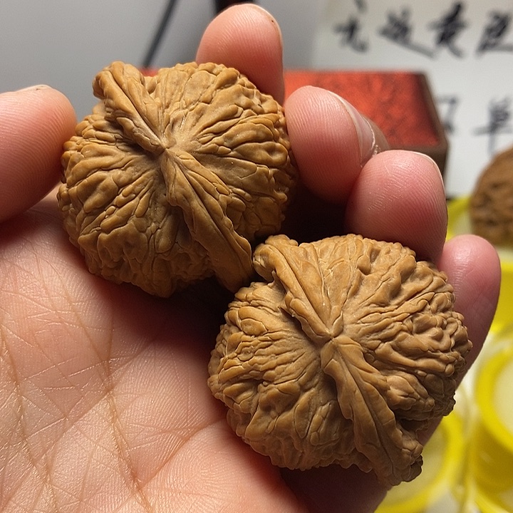文玩核桃把件M****.闷白