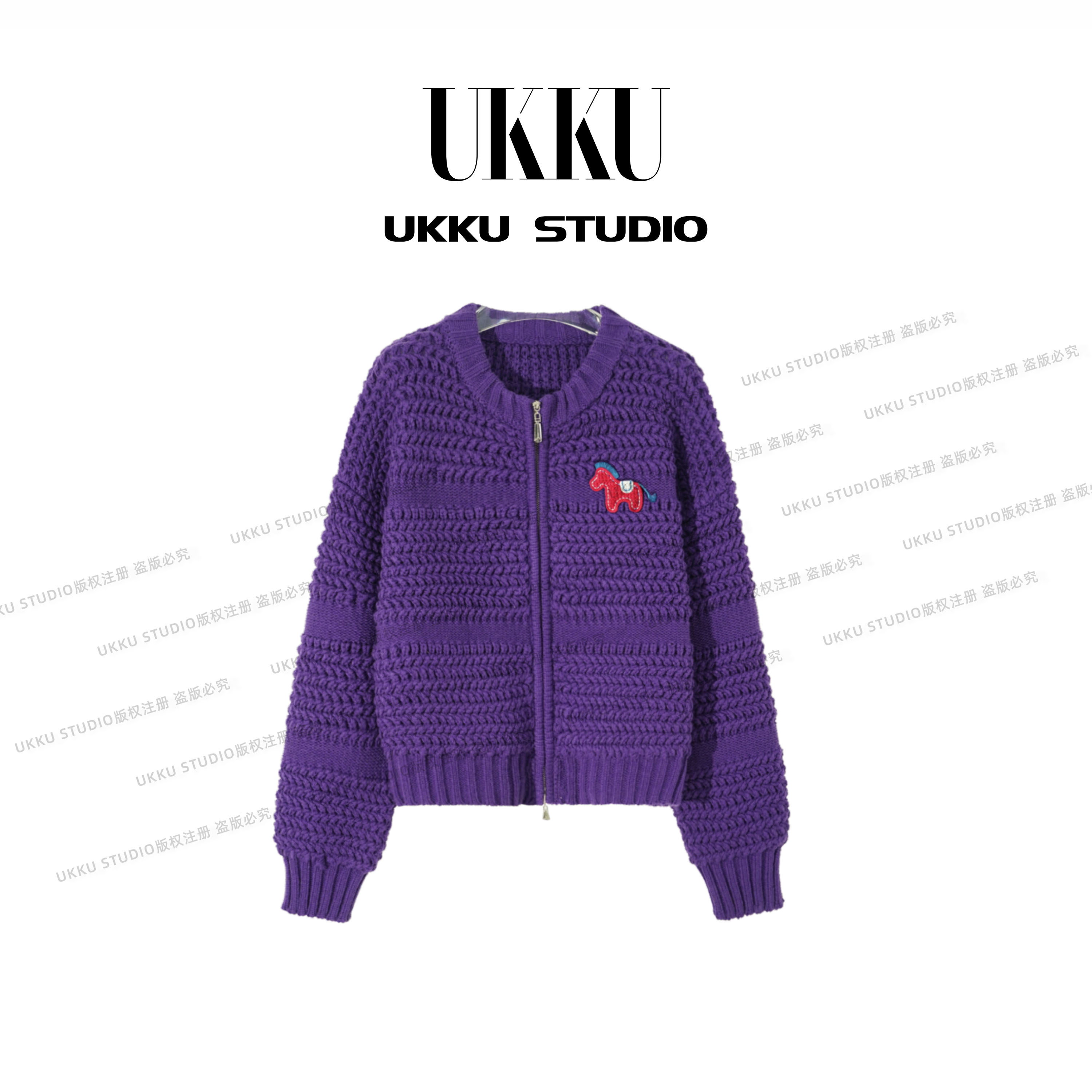 思思【UKKUSKUDIO】高级感百搭圆领小马设计感毛衣开衫315759