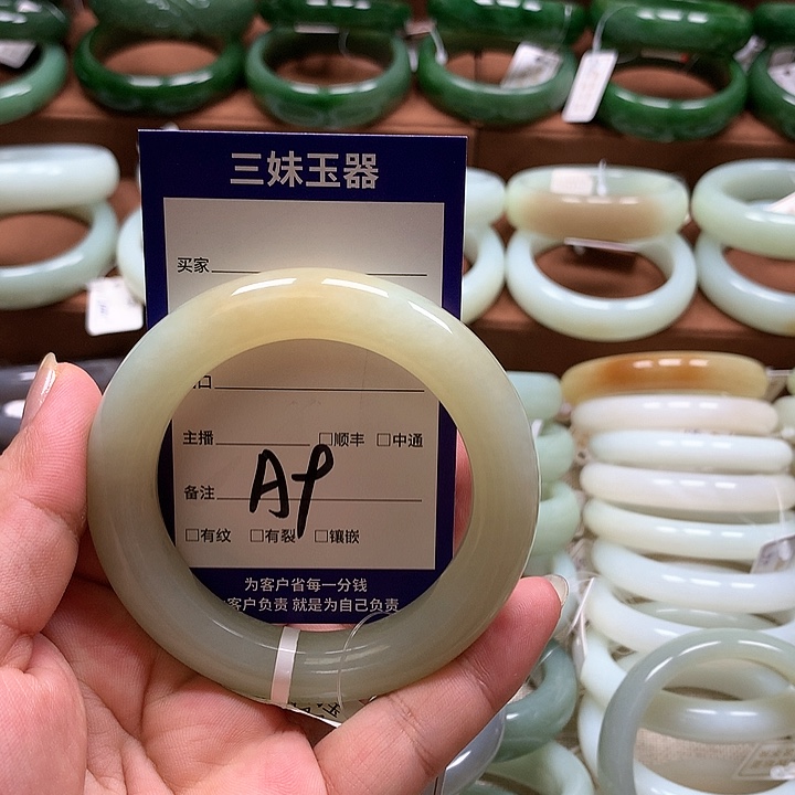 【闪购商品】和田玉手镯未镶嵌锦*