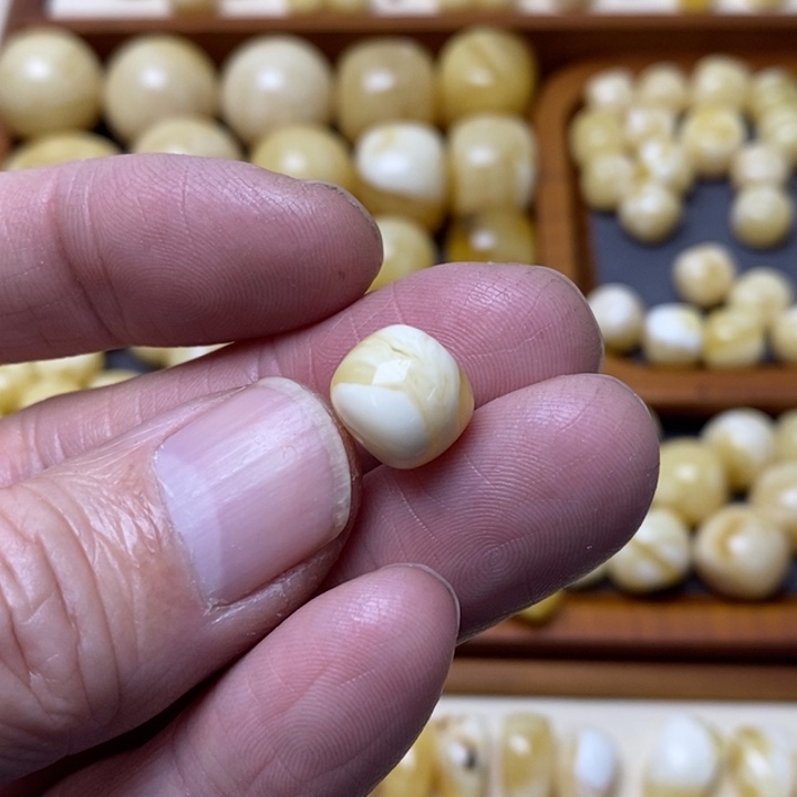 蜜蜡琥珀画未镶嵌乌*嘎