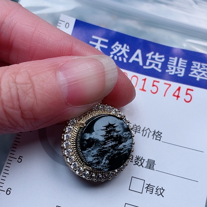 吊坠(不含链)未镶嵌翡翠